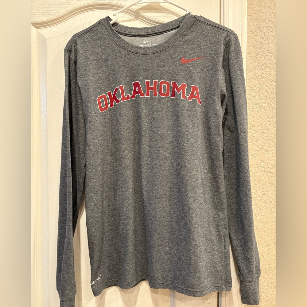 Oklahoma Sooners Nike Dri Fit Shirt. Women’s Small